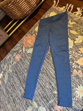 Athleta M